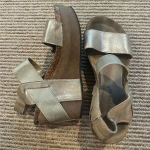 Pierre Dumas Gold Wedges